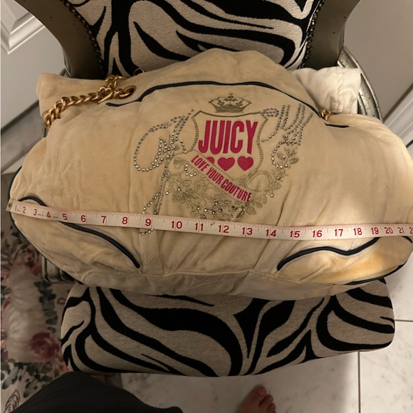 Stunning bling ivory velour juicy couture bag with huge bling bow keychain - Picture 9 of 14